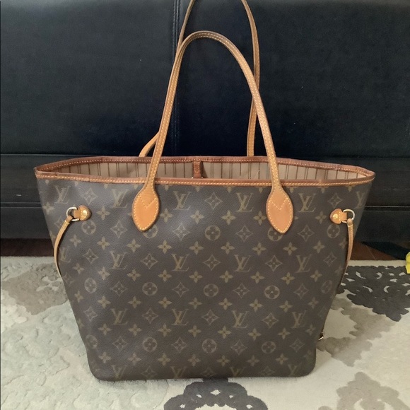 Louis Vuitton Handbags - Authentic Louis Vuitton Neverful MM tote 900